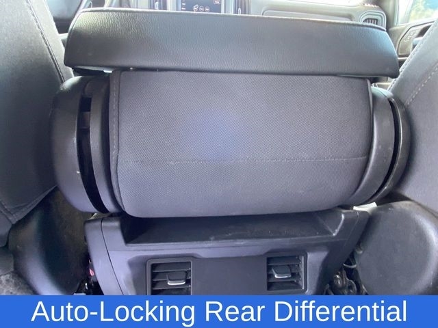 Chevrolet Silverado 1500 Limited Custom Trail Boss Crew Cab Long Box 4WD 2022