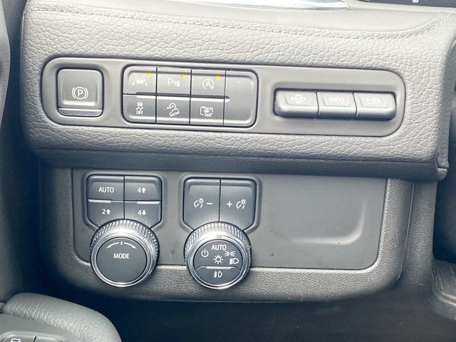 GMC Yukon Denali 4WD 2024