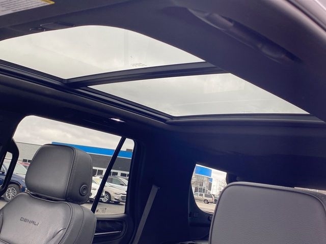 GMC Yukon Denali 4WD 2024