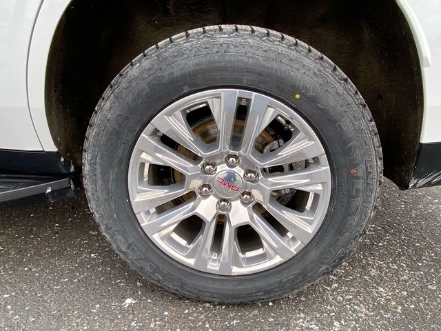 GMC Yukon Denali 4WD 2024