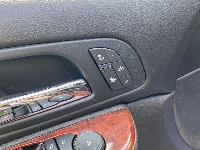 Chevrolet Avalanche LT 4WD 2011