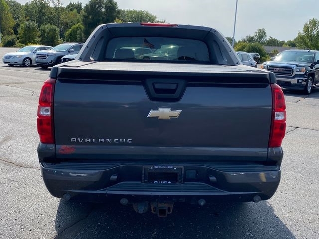 Chevrolet Avalanche LT 4WD 2011