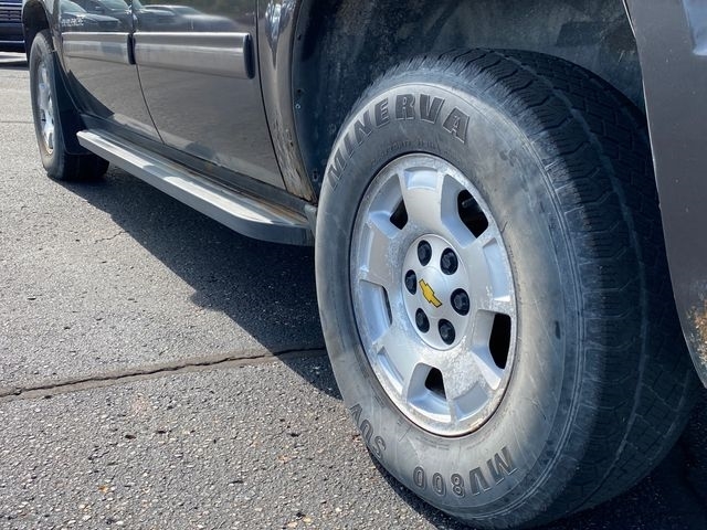 Chevrolet Avalanche LT 4WD 2011