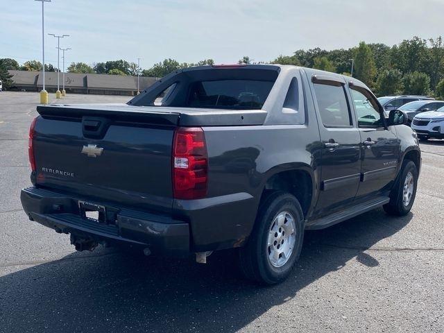 Chevrolet Avalanche LT 4WD 2011