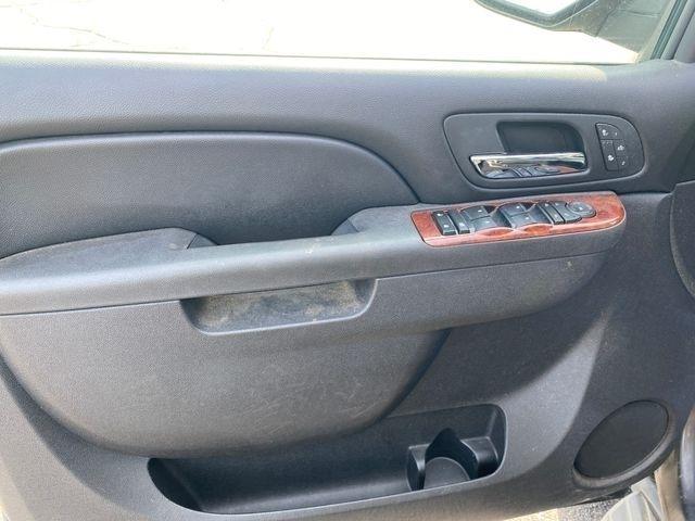 Chevrolet Avalanche LT 4WD 2011