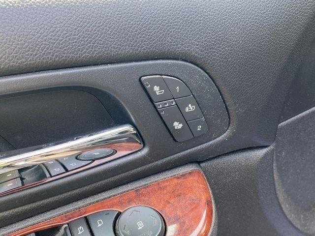 Chevrolet Avalanche LT 4WD 2011