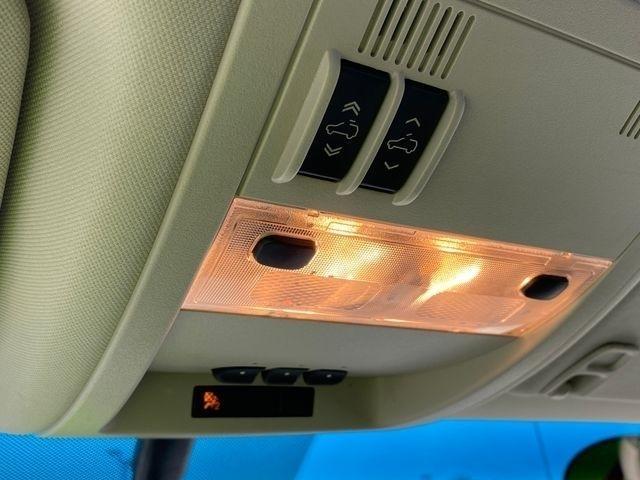 Chevrolet Avalanche LT 4WD 2011