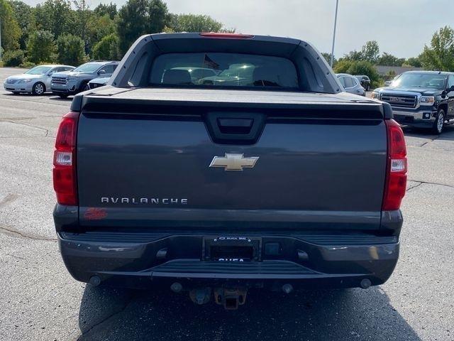 Chevrolet Avalanche LT 4WD 2011