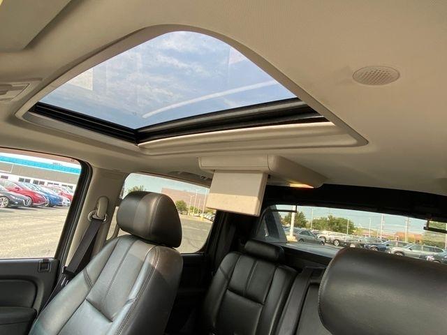 Chevrolet Avalanche LT 4WD 2011