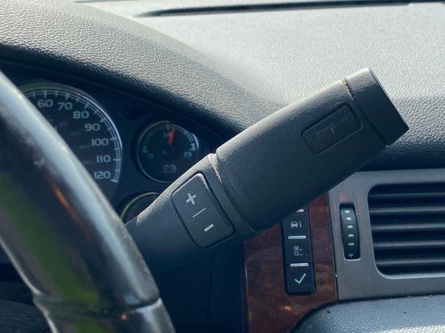 Chevrolet Avalanche LT 4WD 2011