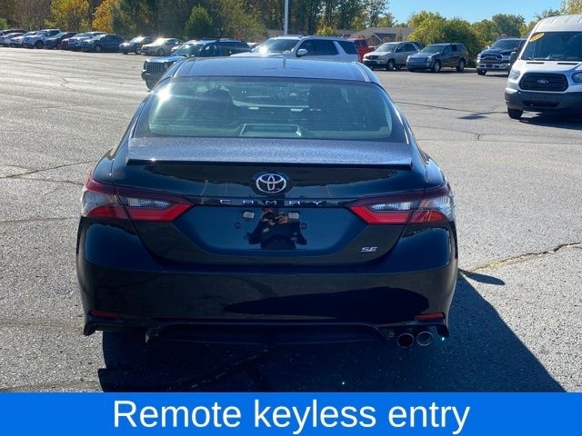 Toyota Camry SE 2022