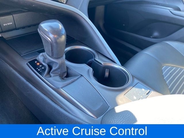 Toyota Camry SE 2022