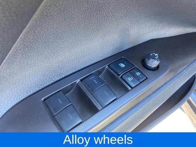 Toyota Camry SE 2022