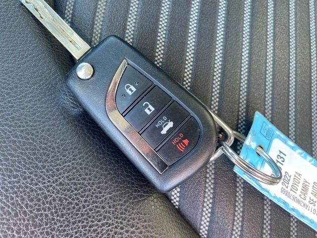 Toyota Camry SE 2022