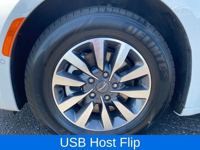 Chrysler Pacifica Hybrid Touring L 2021