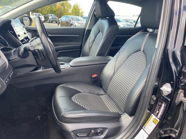 Toyota Camry SE 2023