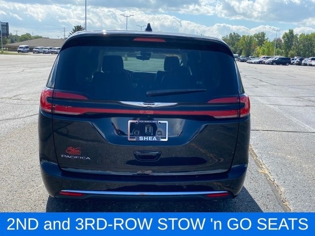 Chrysler Pacifica Touring L 2024