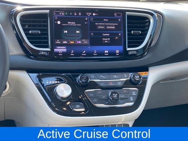 Chrysler Pacifica Touring L 2024