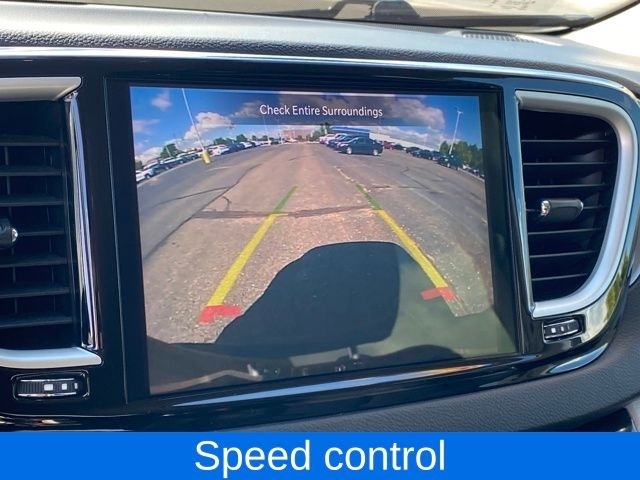 Chrysler Pacifica Touring L 2024