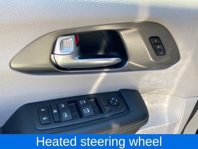 Chrysler Pacifica Touring L 2024