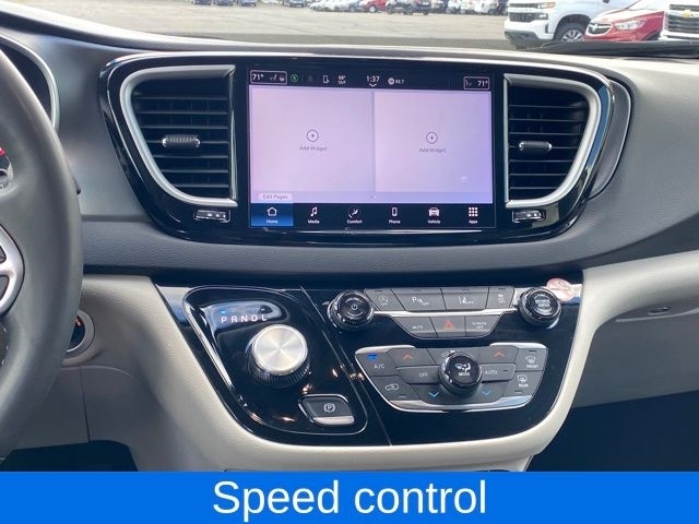 Chrysler Pacifica Touring L 2024