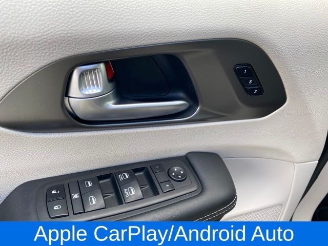 Chrysler Pacifica Touring L 2024