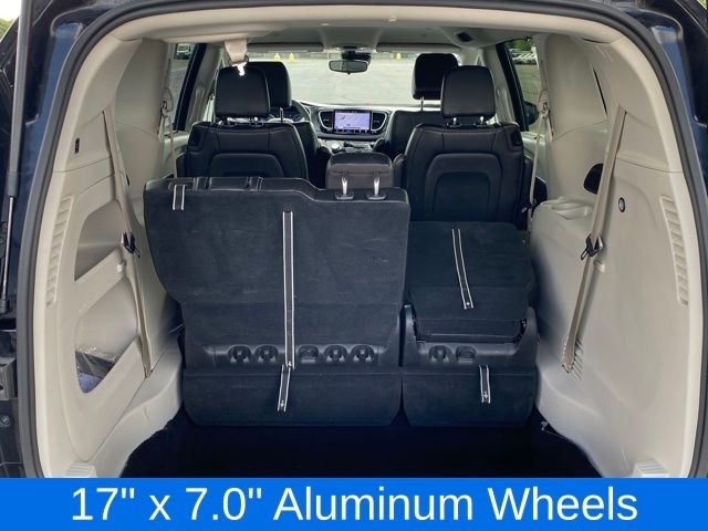 Chrysler Pacifica Touring L 2024