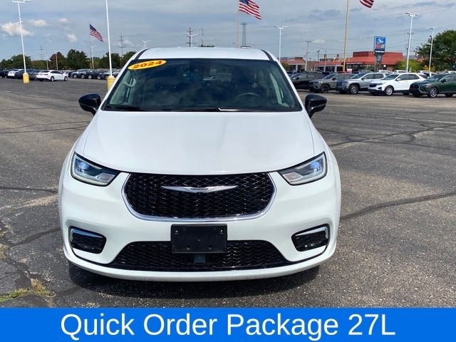 Chrysler Pacifica Touring L 2024