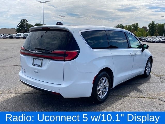 Chrysler Pacifica Touring L 2024