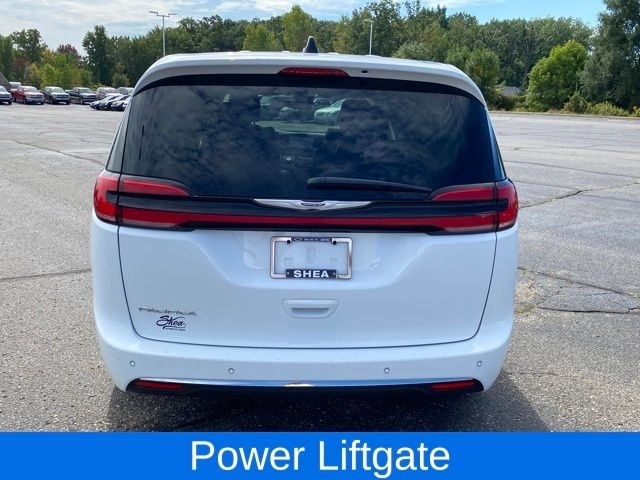 Chrysler Pacifica Touring L 2024