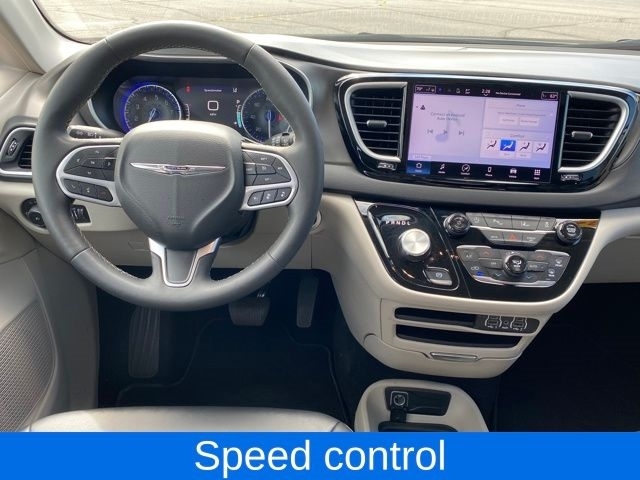 Chrysler Pacifica Touring L 2024