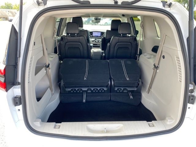 Chrysler Pacifica Touring L 2024