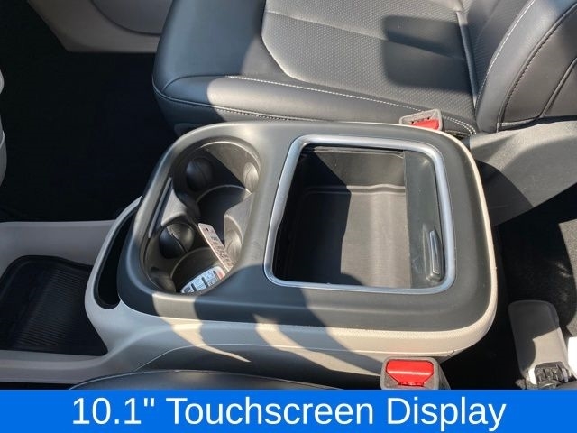 Chrysler Pacifica Touring L 2024