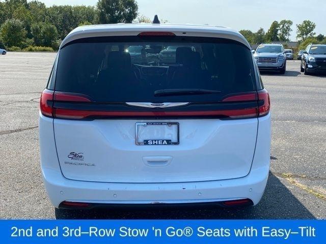 Chrysler Pacifica Touring L 2024