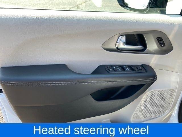 Chrysler Pacifica Touring L 2024