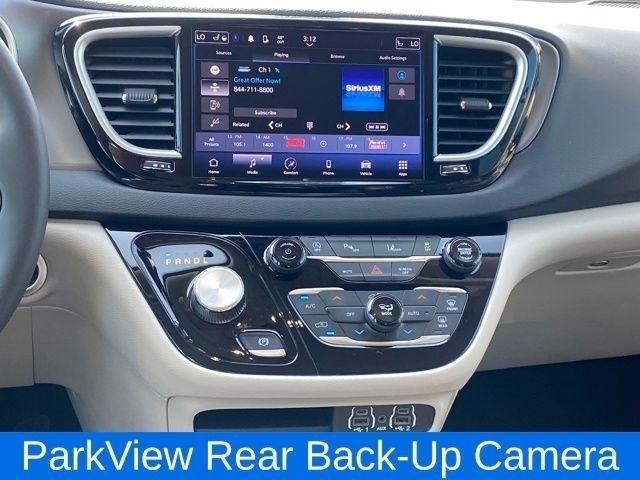 Chrysler Pacifica Touring L 2024