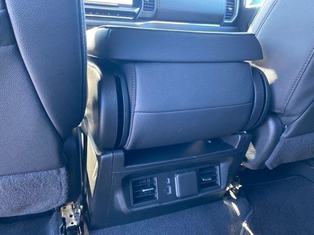 GMC Sierra 1500 SLT Crew Cab 4WD 2024