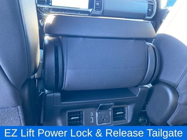 Chevrolet Silverado 1500 LT Crew Cab 4WD 2025