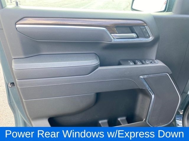 Chevrolet Silverado 1500 LT Crew Cab 4WD 2025