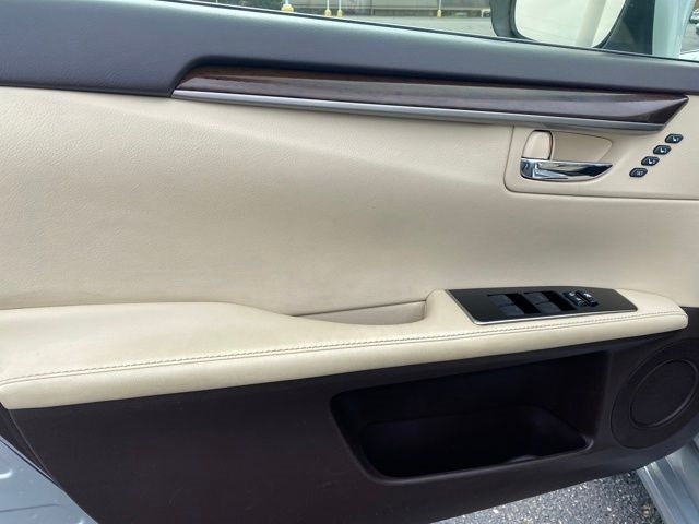 Lexus ES 350 Sedan 2016