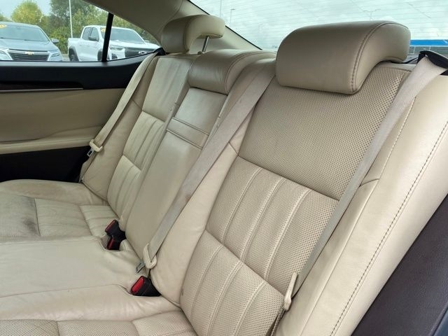 Lexus ES 350 Sedan 2016