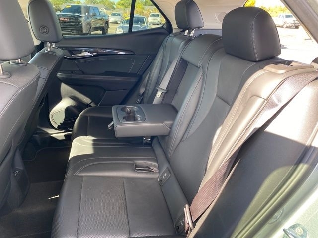 Buick Envision Essense 2023