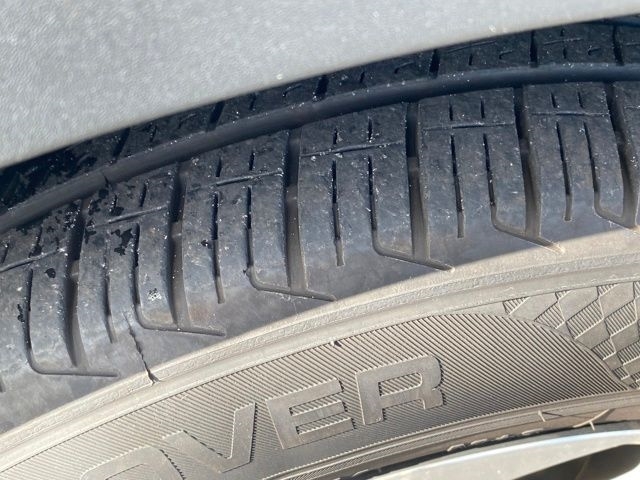 Buick Envision Essense 2023