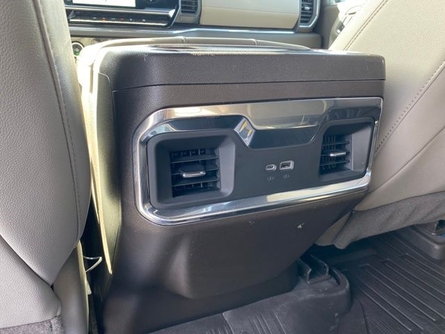 GMC Sierra 1500 SLT Crew Cab 4WD 2023