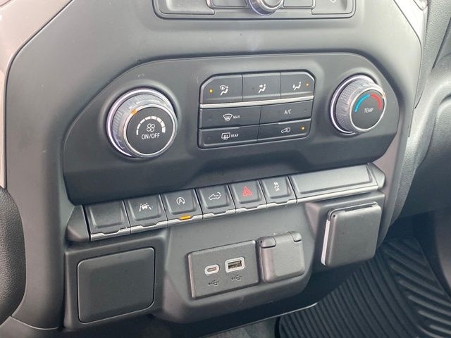 Chevrolet Silverado 1500 Custom Double Cab 4WD 2022