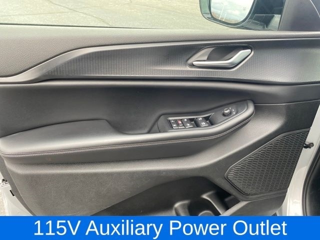 Jeep Grand Cherokee L Laredo 4WD 2023