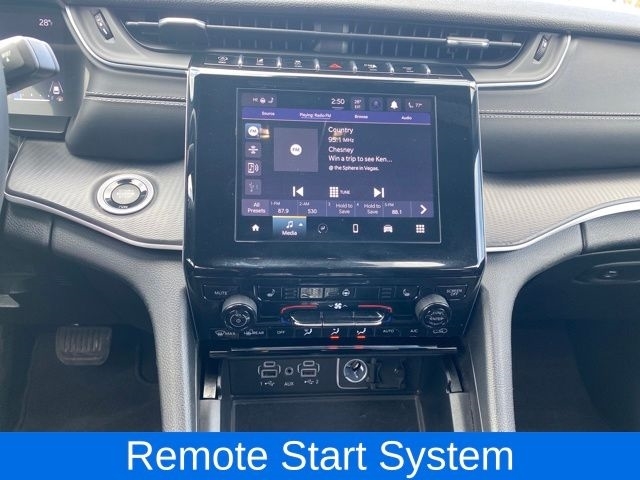 Jeep Grand Cherokee L Laredo 4WD 2023