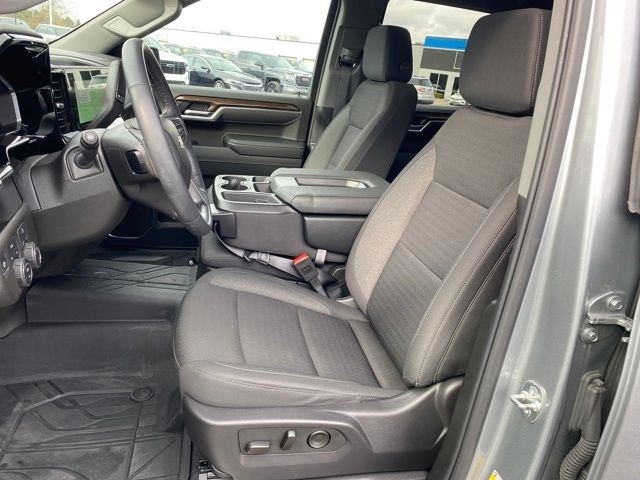 Chevrolet Silverado 1500 LT-L Crew Cab 4WD 2025