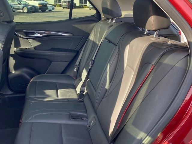 Buick Envision Essense 2023