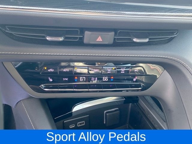 Buick Envision Essense 2023